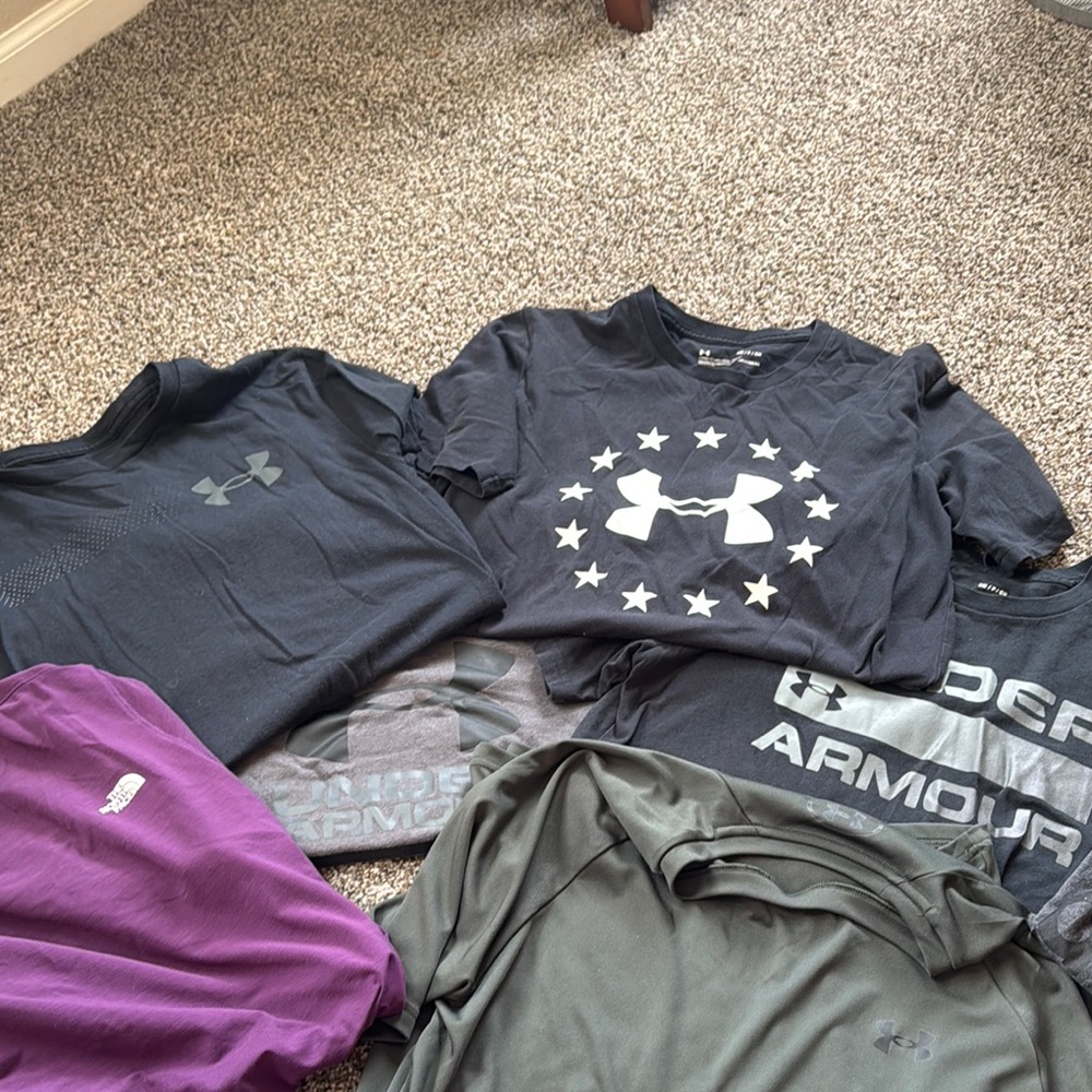 Lot of men's size small tshirts